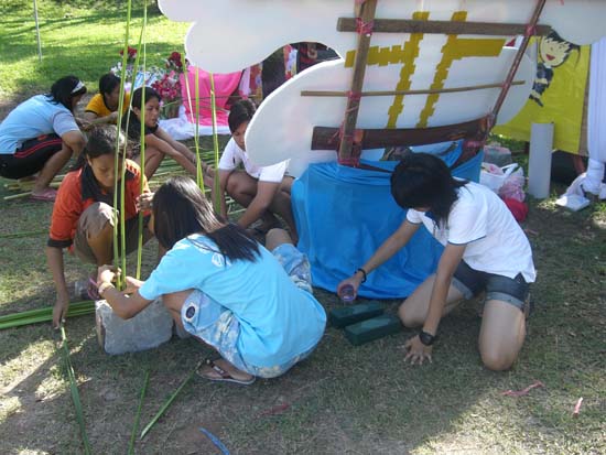 กิจกรรมเตรียมซุ้มแสดงความยินดีกับบัณฑิต คณะศึกษาศาสตร์ ภาพที่ 87