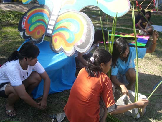 กิจกรรมเตรียมซุ้มแสดงความยินดีกับบัณฑิต คณะศึกษาศาสตร์ ภาพที่ 89
