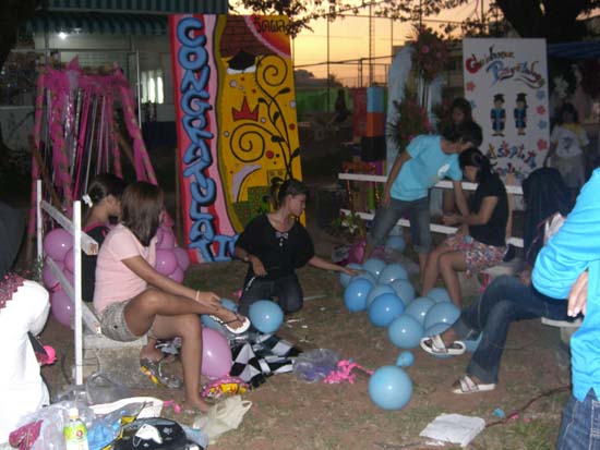 กิจกรรมเตรียมซุ้มแสดงความยินดีกับบัณฑิต คณะศึกษาศาสตร์ ภาพที่ 94
