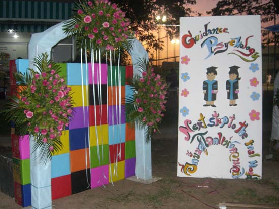 กิจกรรมเตรียมซุ้มแสดงความยินดีกับบัณฑิต คณะศึกษาศาสตร์ ภาพที่ 101