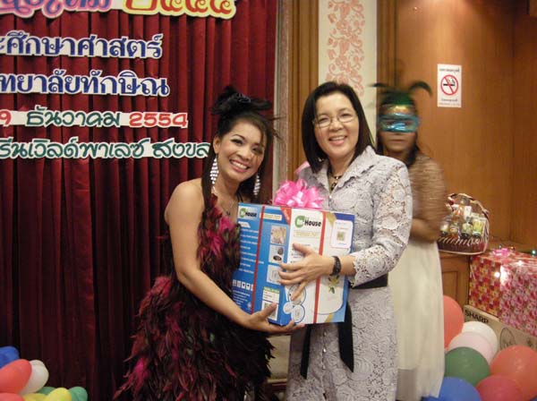 งานปีใหม่สำนักงานคณะศึกษาศาสตร์ ประจำปี พ.ศ.2555 ภาพที่ 57