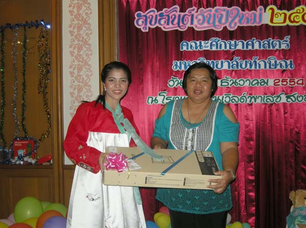 งานปีใหม่สำนักงานคณะศึกษาศาสตร์ ประจำปี พ.ศ.2555 ภาพที่ 72