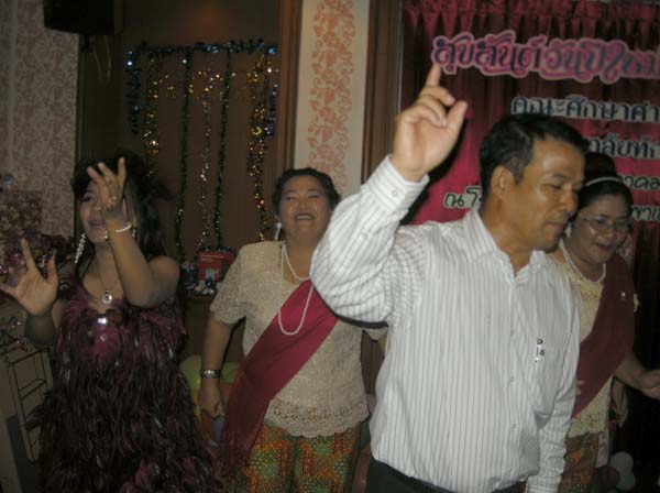 งานปีใหม่สำนักงานคณะศึกษาศาสตร์ ประจำปี พ.ศ.2555 ภาพที่ 75