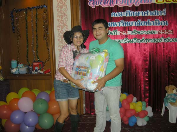 งานปีใหม่สำนักงานคณะศึกษาศาสตร์ ประจำปี พ.ศ.2555 ภาพที่ 86