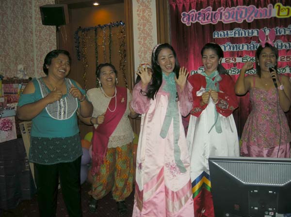 งานปีใหม่สำนักงานคณะศึกษาศาสตร์ ประจำปี พ.ศ.2555 ภาพที่ 112