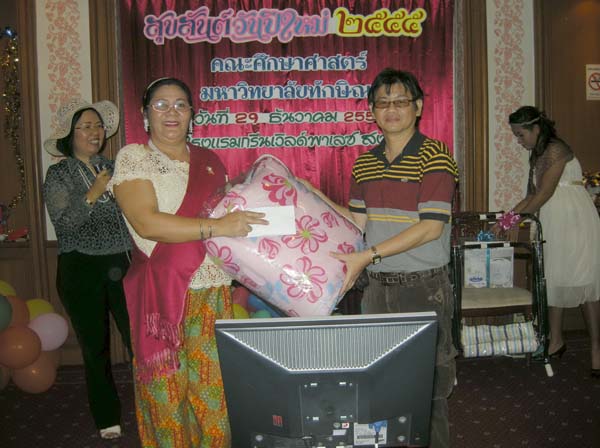 งานปีใหม่สำนักงานคณะศึกษาศาสตร์ ประจำปี พ.ศ.2555 ภาพที่ 118