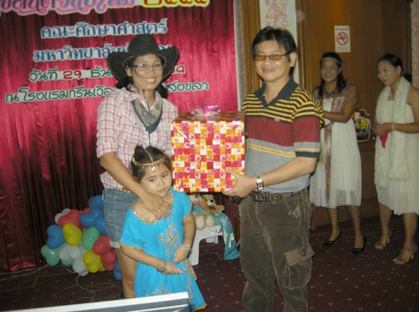 งานปีใหม่สำนักงานคณะศึกษาศาสตร์ ประจำปี พ.ศ.2555 ภาพที่ 123