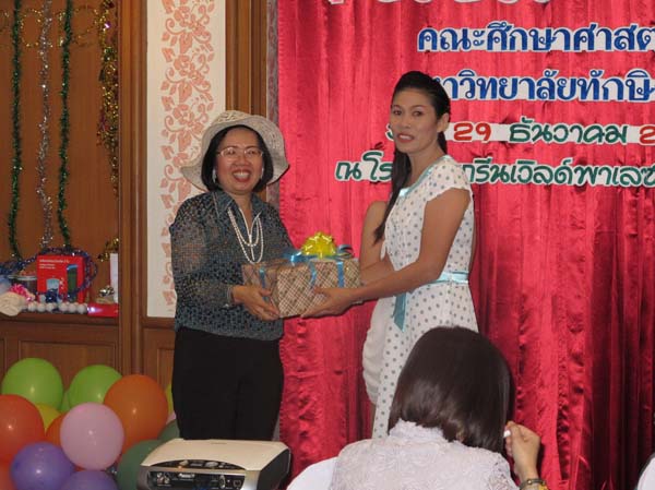 งานปีใหม่สำนักงานคณะศึกษาศาสตร์ ประจำปี พ.ศ.2555 ภาพที่ 197