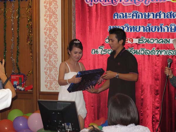 งานปีใหม่สำนักงานคณะศึกษาศาสตร์ ประจำปี พ.ศ.2555 ภาพที่ 224