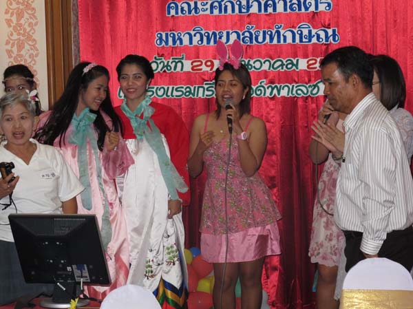 งานปีใหม่สำนักงานคณะศึกษาศาสตร์ ประจำปี พ.ศ.2555 ภาพที่ 234