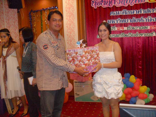 งานปีใหม่สำนักงานคณะศึกษาศาสตร์ ประจำปี พ.ศ.2555 ภาพที่ 264