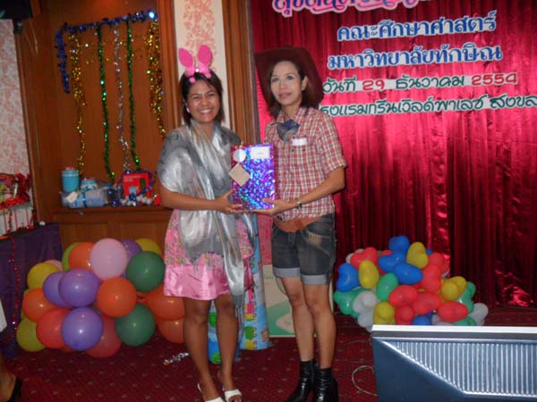 งานปีใหม่สำนักงานคณะศึกษาศาสตร์ ประจำปี พ.ศ.2555 ภาพที่ 270