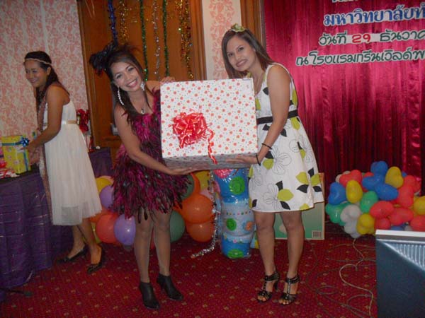 งานปีใหม่สำนักงานคณะศึกษาศาสตร์ ประจำปี พ.ศ.2555 ภาพที่ 272