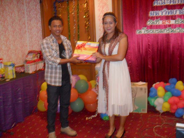 งานปีใหม่สำนักงานคณะศึกษาศาสตร์ ประจำปี พ.ศ.2555 ภาพที่ 274