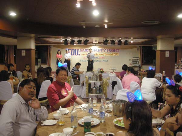 EDU. fancy party night งานเลี้ยงฉลองปีใหม่ พ.ศ.2556 สำนักงานคณะศึกษาศาสตร์ ภาพที่ 9