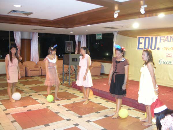 EDU. fancy party night งานเลี้ยงฉลองปีใหม่ พ.ศ.2556 สำนักงานคณะศึกษาศาสตร์ ภาพที่ 21