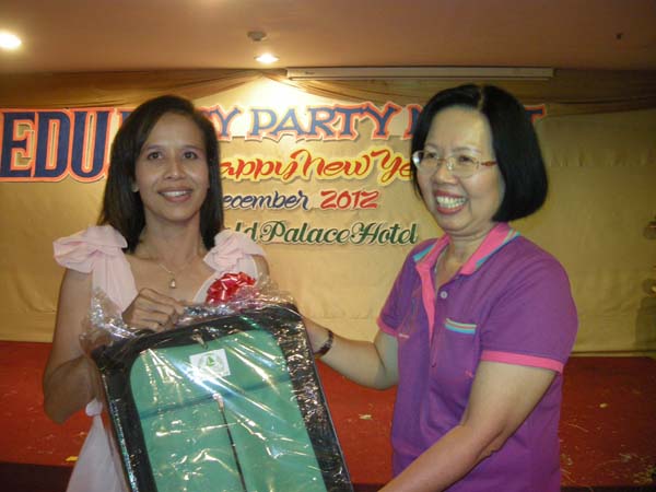 EDU. fancy party night งานเลี้ยงฉลองปีใหม่ พ.ศ.2556 สำนักงานคณะศึกษาศาสตร์ ภาพที่ 24