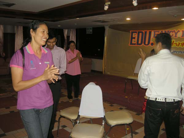EDU. fancy party night งานเลี้ยงฉลองปีใหม่ พ.ศ.2556 สำนักงานคณะศึกษาศาสตร์ ภาพที่ 26