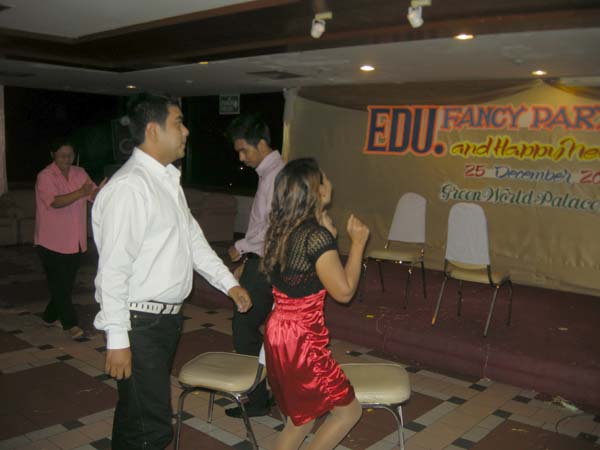 EDU. fancy party night งานเลี้ยงฉลองปีใหม่ พ.ศ.2556 สำนักงานคณะศึกษาศาสตร์ ภาพที่ 28