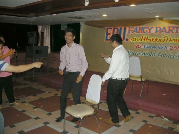 EDU. fancy party night งานเลี้ยงฉลองปีใหม่ พ.ศ.2556 สำนักงานคณะศึกษาศาสตร์ ภาพที่ 29