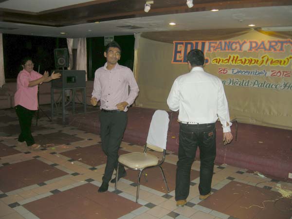 EDU. fancy party night งานเลี้ยงฉลองปีใหม่ พ.ศ.2556 สำนักงานคณะศึกษาศาสตร์ ภาพที่ 30