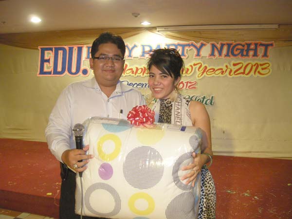 EDU. fancy party night งานเลี้ยงฉลองปีใหม่ พ.ศ.2556 สำนักงานคณะศึกษาศาสตร์ ภาพที่ 40