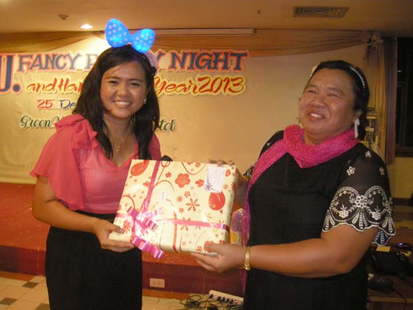 EDU. fancy party night งานเลี้ยงฉลองปีใหม่ พ.ศ.2556 สำนักงานคณะศึกษาศาสตร์ ภาพที่ 48