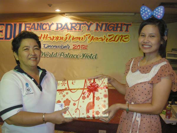 EDU. fancy party night งานเลี้ยงฉลองปีใหม่ พ.ศ.2556 สำนักงานคณะศึกษาศาสตร์ ภาพที่ 55
