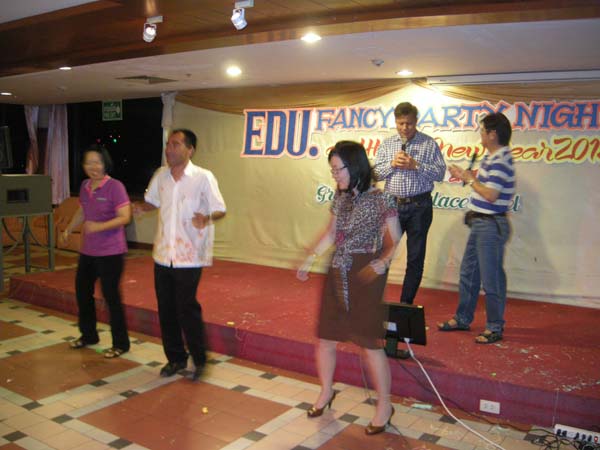 EDU. fancy party night งานเลี้ยงฉลองปีใหม่ พ.ศ.2556 สำนักงานคณะศึกษาศาสตร์ ภาพที่ 60