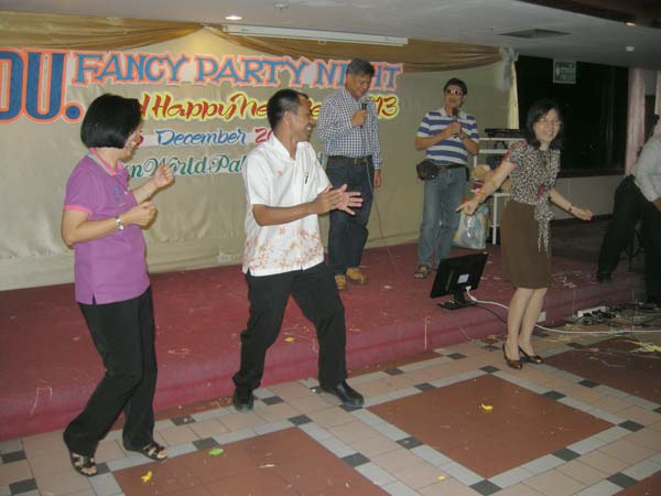 EDU. fancy party night งานเลี้ยงฉลองปีใหม่ พ.ศ.2556 สำนักงานคณะศึกษาศาสตร์ ภาพที่ 63