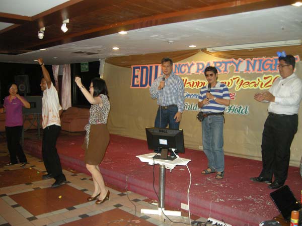 EDU. fancy party night งานเลี้ยงฉลองปีใหม่ พ.ศ.2556 สำนักงานคณะศึกษาศาสตร์ ภาพที่ 69