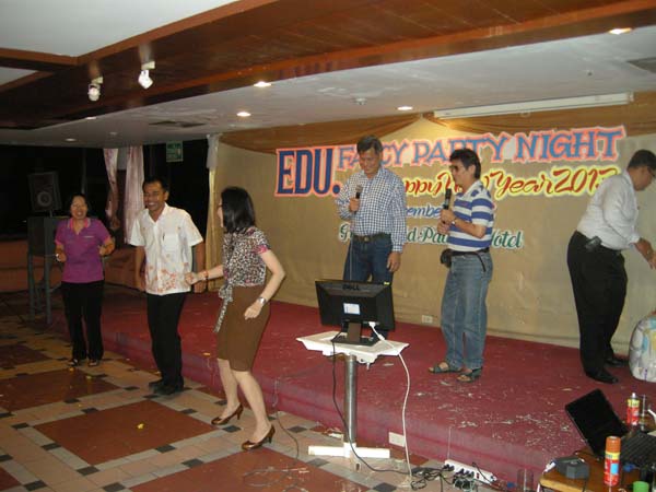 EDU. fancy party night งานเลี้ยงฉลองปีใหม่ พ.ศ.2556 สำนักงานคณะศึกษาศาสตร์ ภาพที่ 70