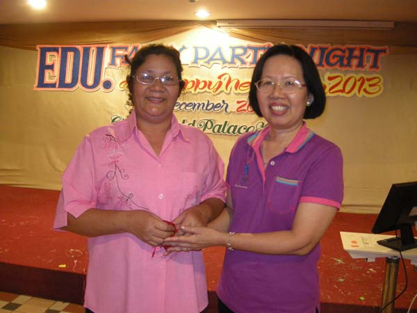 EDU. fancy party night งานเลี้ยงฉลองปีใหม่ พ.ศ.2556 สำนักงานคณะศึกษาศาสตร์ ภาพที่ 88