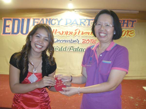 EDU. fancy party night งานเลี้ยงฉลองปีใหม่ พ.ศ.2556 สำนักงานคณะศึกษาศาสตร์ ภาพที่ 89