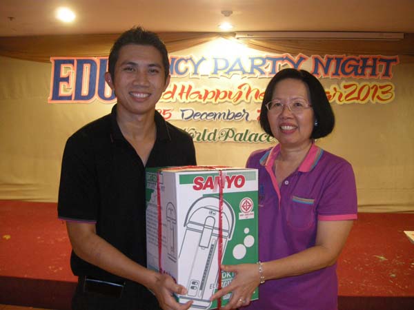EDU. fancy party night งานเลี้ยงฉลองปีใหม่ พ.ศ.2556 สำนักงานคณะศึกษาศาสตร์ ภาพที่ 98