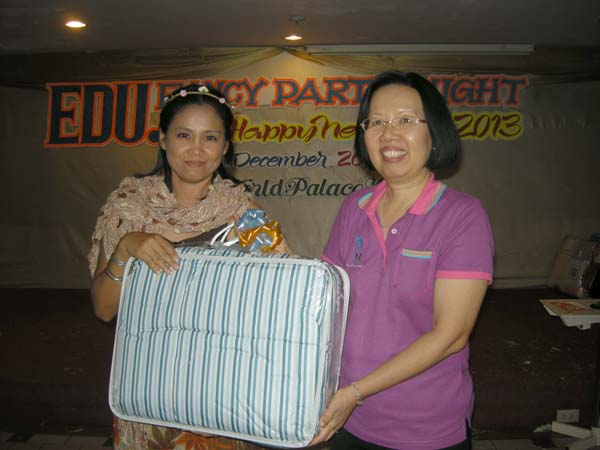 EDU. fancy party night งานเลี้ยงฉลองปีใหม่ พ.ศ.2556 สำนักงานคณะศึกษาศาสตร์ ภาพที่ 104