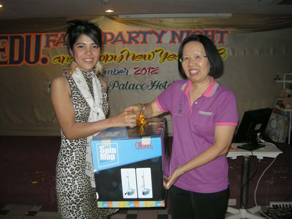 EDU. fancy party night งานเลี้ยงฉลองปีใหม่ พ.ศ.2556 สำนักงานคณะศึกษาศาสตร์ ภาพที่ 106
