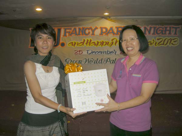 EDU. fancy party night งานเลี้ยงฉลองปีใหม่ พ.ศ.2556 สำนักงานคณะศึกษาศาสตร์ ภาพที่ 107