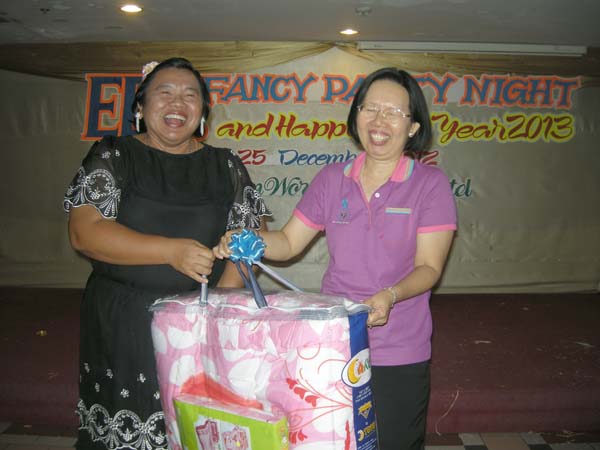 EDU. fancy party night งานเลี้ยงฉลองปีใหม่ พ.ศ.2556 สำนักงานคณะศึกษาศาสตร์ ภาพที่ 108