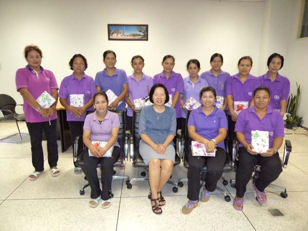 กิจกรรมมอบของขวัญปีใหม่แก่บุคลากรฝ่ายอาคารสถานที่ ปี 2556
