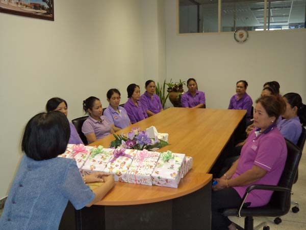 กิจกรรมมอบของขวัญปีใหม่แก่บุคลากรฝ่ายอาคารสถานที่ ปี 2556 ภาพที่ 6