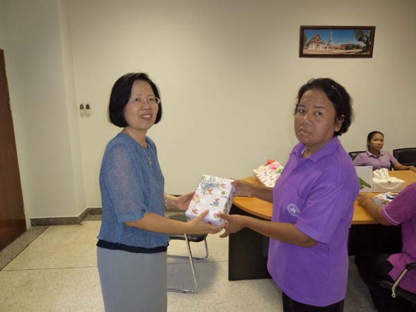 กิจกรรมมอบของขวัญปีใหม่แก่บุคลากรฝ่ายอาคารสถานที่ ปี 2556 ภาพที่ 13