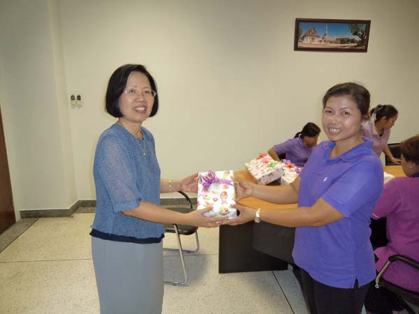 กิจกรรมมอบของขวัญปีใหม่แก่บุคลากรฝ่ายอาคารสถานที่ ปี 2556 ภาพที่ 14