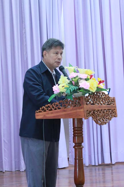 วันพฤหัสบดี ที่ 14 กุมภาพันธ์ 2556 อาจารย์เกษม สุริยกัณฑ์ คณบดีคณะศึกษาศาสตร์ เป็นประธานในพิธีเปิด โครงการ "เยาวชนสงขลา หัวใจพลเมือง" โดยมีอาจารย์ฐากร สิทธิโชค ประธานหลักสูตรการศึกษาบัณฑิต สาขาสังคมศึกษากล่าวรายงานความเป็นมาในการจัดโครงการดังกล่าว พร้อมด้วยนิสิตสาขาสังคมศึกษาให้การต้อนรับอีกด้วย ณ หอประชุมปาริชาต มหาวิทยาลัยทักษิณ วิทยาเขตสงขลา ภาพที่ 4