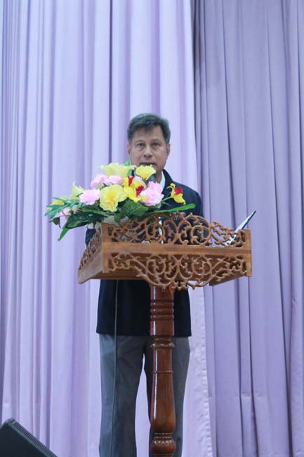 วันพฤหัสบดี ที่ 14 กุมภาพันธ์ 2556 อาจารย์เกษม สุริยกัณฑ์ คณบดีคณะศึกษาศาสตร์ เป็นประธานในพิธีเปิด โครงการ "เยาวชนสงขลา หัวใจพลเมือง" โดยมีอาจารย์ฐากร สิทธิโชค ประธานหลักสูตรการศึกษาบัณฑิต สาขาสังคมศึกษากล่าวรายงานความเป็นมาในการจัดโครงการดังกล่าว พร้อมด้วยนิสิตสาขาสังคมศึกษาให้การต้อนรับอีกด้วย ณ หอประชุมปาริชาต มหาวิทยาลัยทักษิณ วิทยาเขตสงขลา ภาพที่ 5