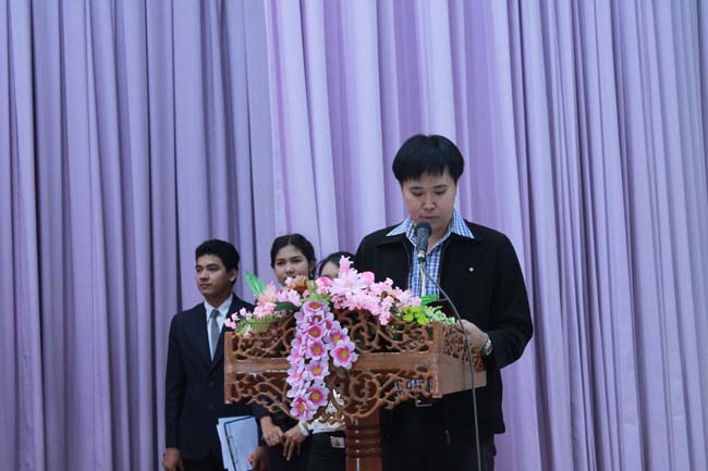 วันพฤหัสบดี ที่ 14 กุมภาพันธ์ 2556 อาจารย์เกษม สุริยกัณฑ์ คณบดีคณะศึกษาศาสตร์ เป็นประธานในพิธีเปิด โครงการ "เยาวชนสงขลา หัวใจพลเมือง" โดยมีอาจารย์ฐากร สิทธิโชค ประธานหลักสูตรการศึกษาบัณฑิต สาขาสังคมศึกษากล่าวรายงานความเป็นมาในการจัดโครงการดังกล่าว พร้อมด้วยนิสิตสาขาสังคมศึกษาให้การต้อนรับอีกด้วย ณ หอประชุมปาริชาต มหาวิทยาลัยทักษิณ วิทยาเขตสงขลา ภาพที่ 68