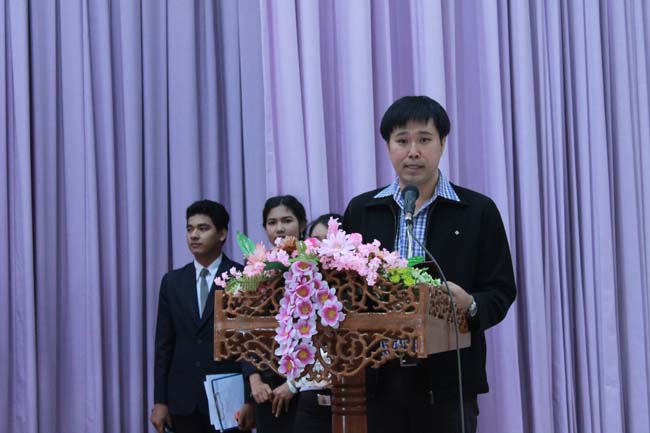 วันพฤหัสบดี ที่ 14 กุมภาพันธ์ 2556 อาจารย์เกษม สุริยกัณฑ์ คณบดีคณะศึกษาศาสตร์ เป็นประธานในพิธีเปิด โครงการ "เยาวชนสงขลา หัวใจพลเมือง" โดยมีอาจารย์ฐากร สิทธิโชค ประธานหลักสูตรการศึกษาบัณฑิต สาขาสังคมศึกษากล่าวรายงานความเป็นมาในการจัดโครงการดังกล่าว พร้อมด้วยนิสิตสาขาสังคมศึกษาให้การต้อนรับอีกด้วย ณ หอประชุมปาริชาต มหาวิทยาลัยทักษิณ วิทยาเขตสงขลา ภาพที่ 79