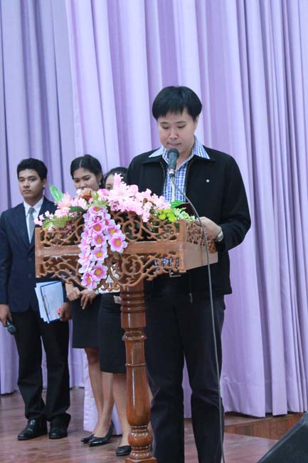 วันพฤหัสบดี ที่ 14 กุมภาพันธ์ 2556 อาจารย์เกษม สุริยกัณฑ์ คณบดีคณะศึกษาศาสตร์ เป็นประธานในพิธีเปิด โครงการ "เยาวชนสงขลา หัวใจพลเมือง" โดยมีอาจารย์ฐากร สิทธิโชค ประธานหลักสูตรการศึกษาบัณฑิต สาขาสังคมศึกษากล่าวรายงานความเป็นมาในการจัดโครงการดังกล่าว พร้อมด้วยนิสิตสาขาสังคมศึกษาให้การต้อนรับอีกด้วย ณ หอประชุมปาริชาต มหาวิทยาลัยทักษิณ วิทยาเขตสงขลา ภาพที่ 90