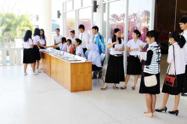 โครงการพัฒนาบุคลิกภาพของการเป็นครูวันเสาร์ที่ 26 มกราคม 2556 ณ หอประชุมปาริชาต มหาวิทยาลัยทักษิณ โดย รศ.มัณฑรา ธรรมบุศย์ : วิทยากร ภาพที่ 6