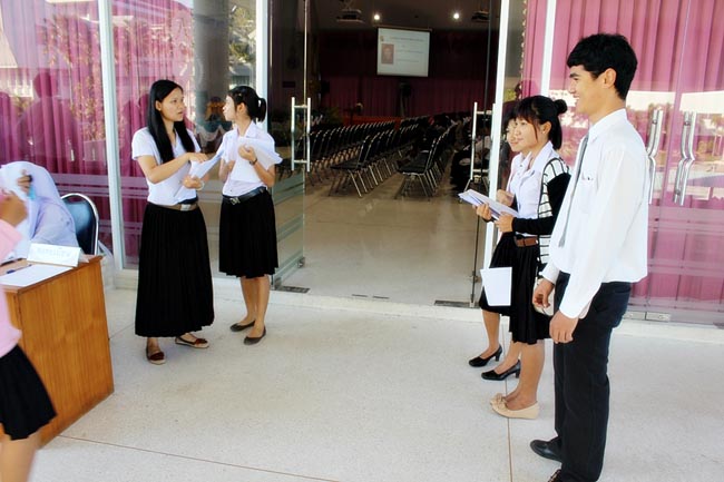 โครงการพัฒนาบุคลิกภาพของการเป็นครูวันเสาร์ที่ 26 มกราคม 2556 ณ หอประชุมปาริชาต มหาวิทยาลัยทักษิณ โดย รศ.มัณฑรา ธรรมบุศย์ : วิทยากร ภาพที่ 8